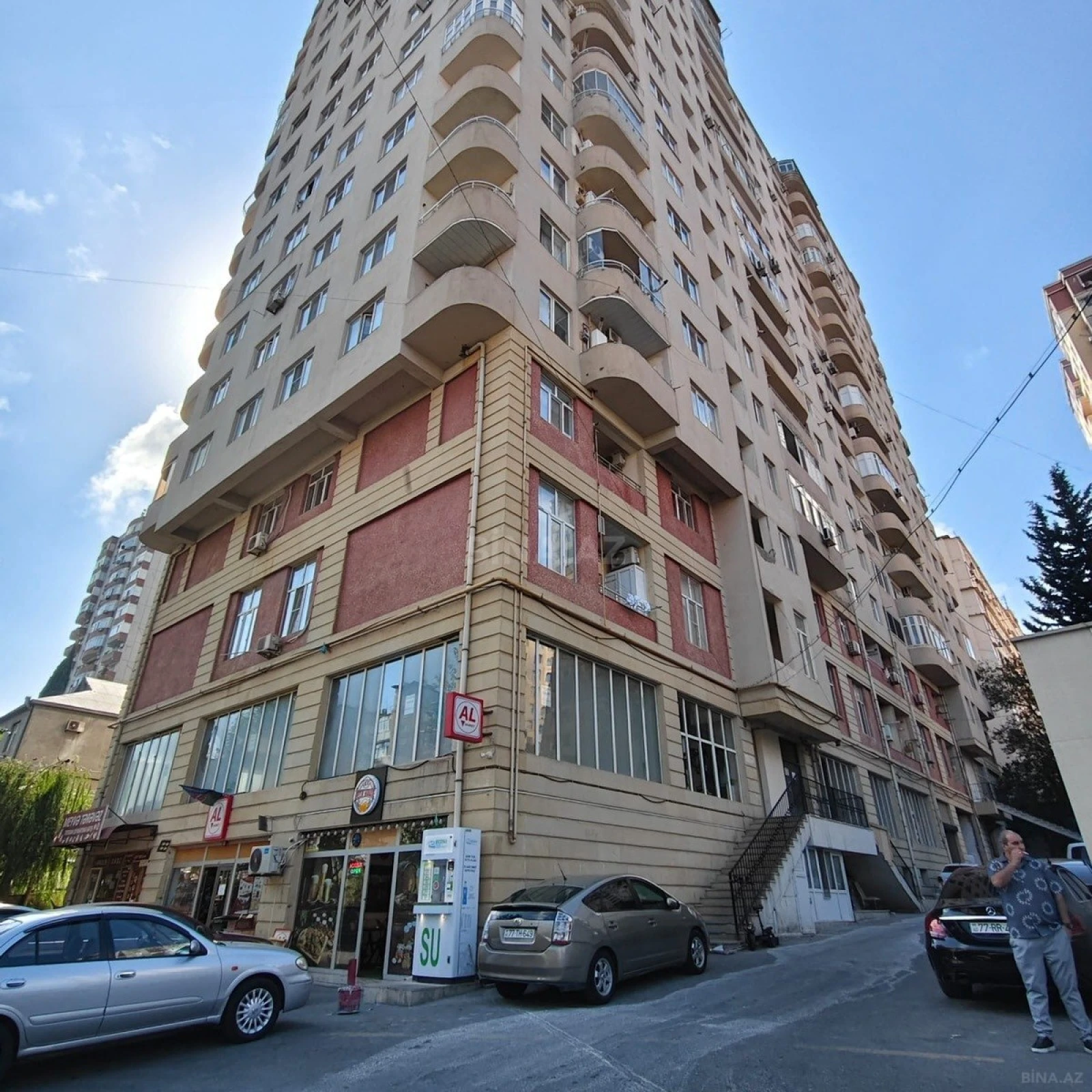 Satılır 3 otaqlı mənzil 146 m²