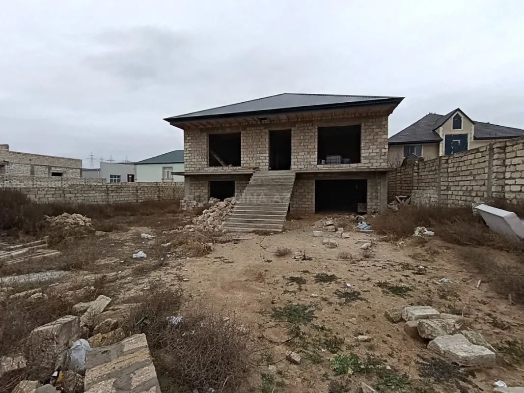 Satılır 7 otaqlı həyət evi 280 m²