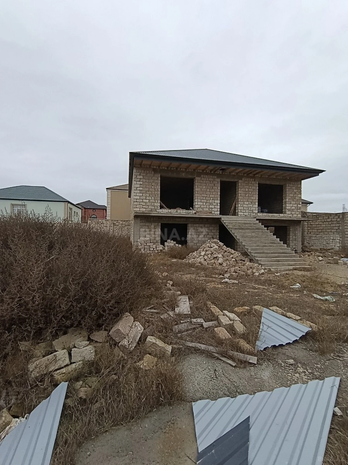 Satılır 7 otaqlı həyət evi 280 m²