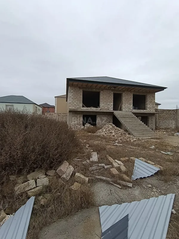 Satılır 7 otaqlı həyət evi 280 m²