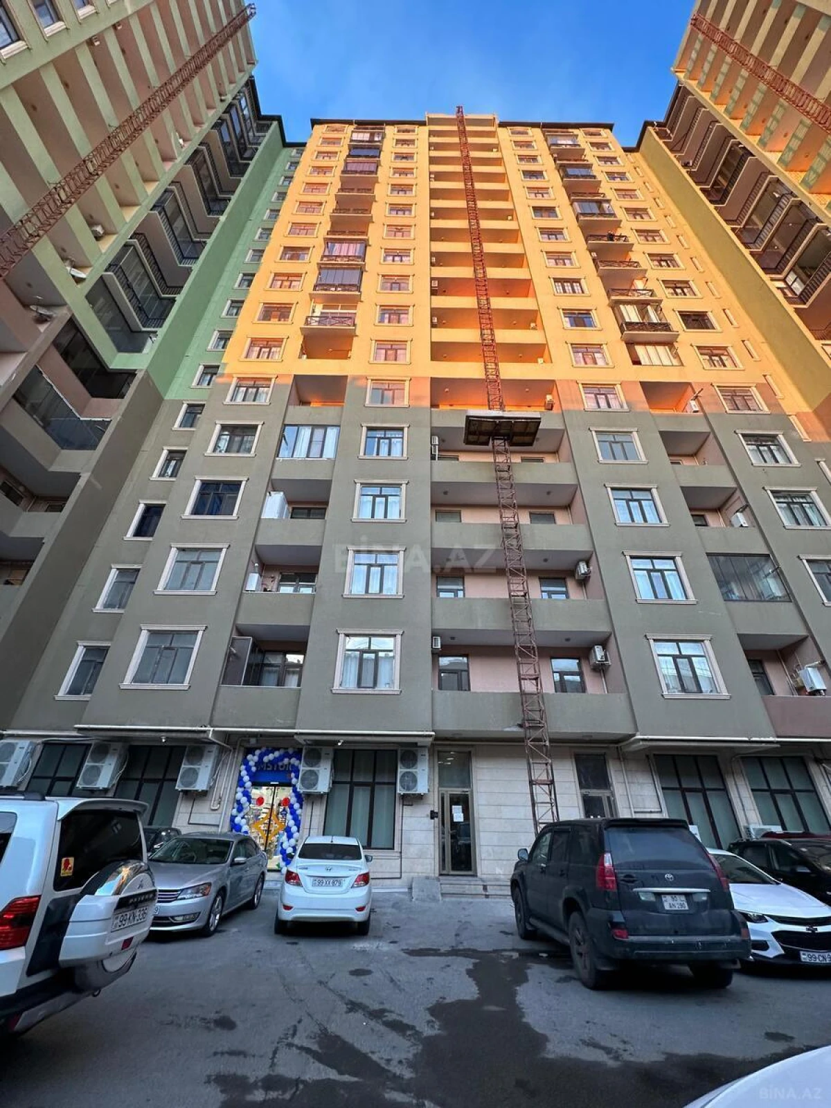Satılır 3 otaqlı mənzil 98 m²