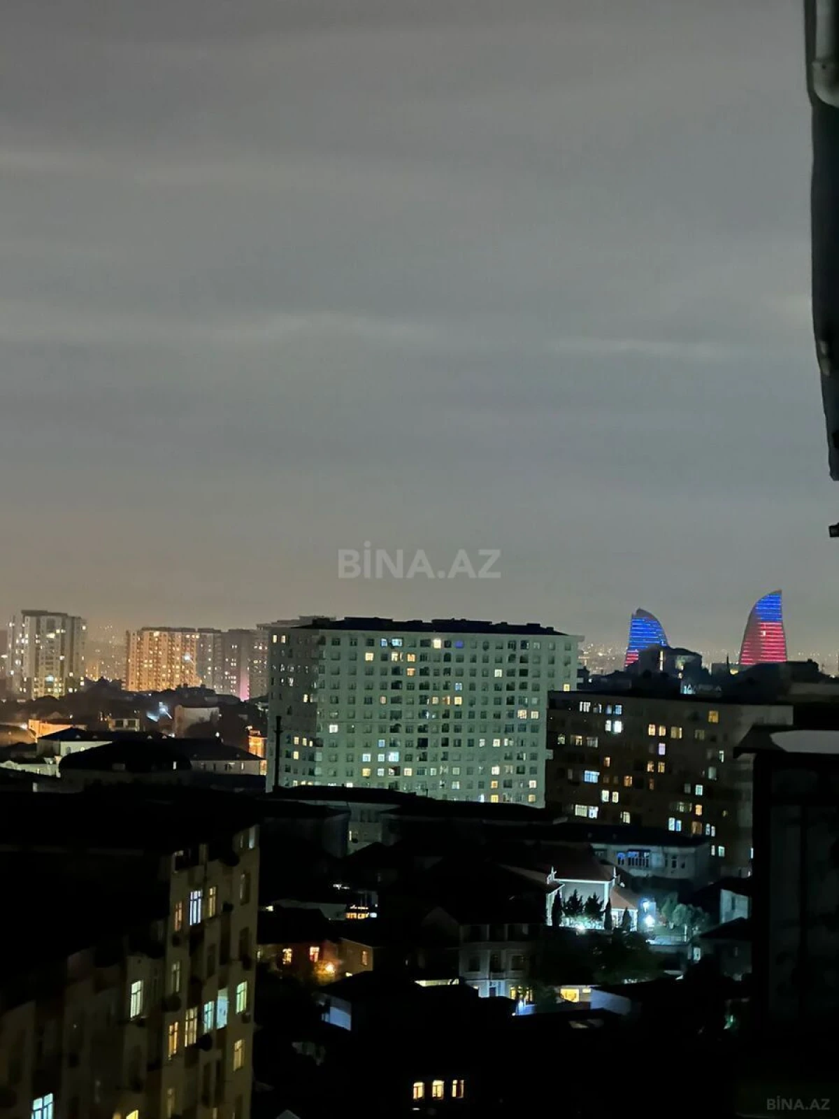 Satılır 3 otaqlı mənzil 98 m²