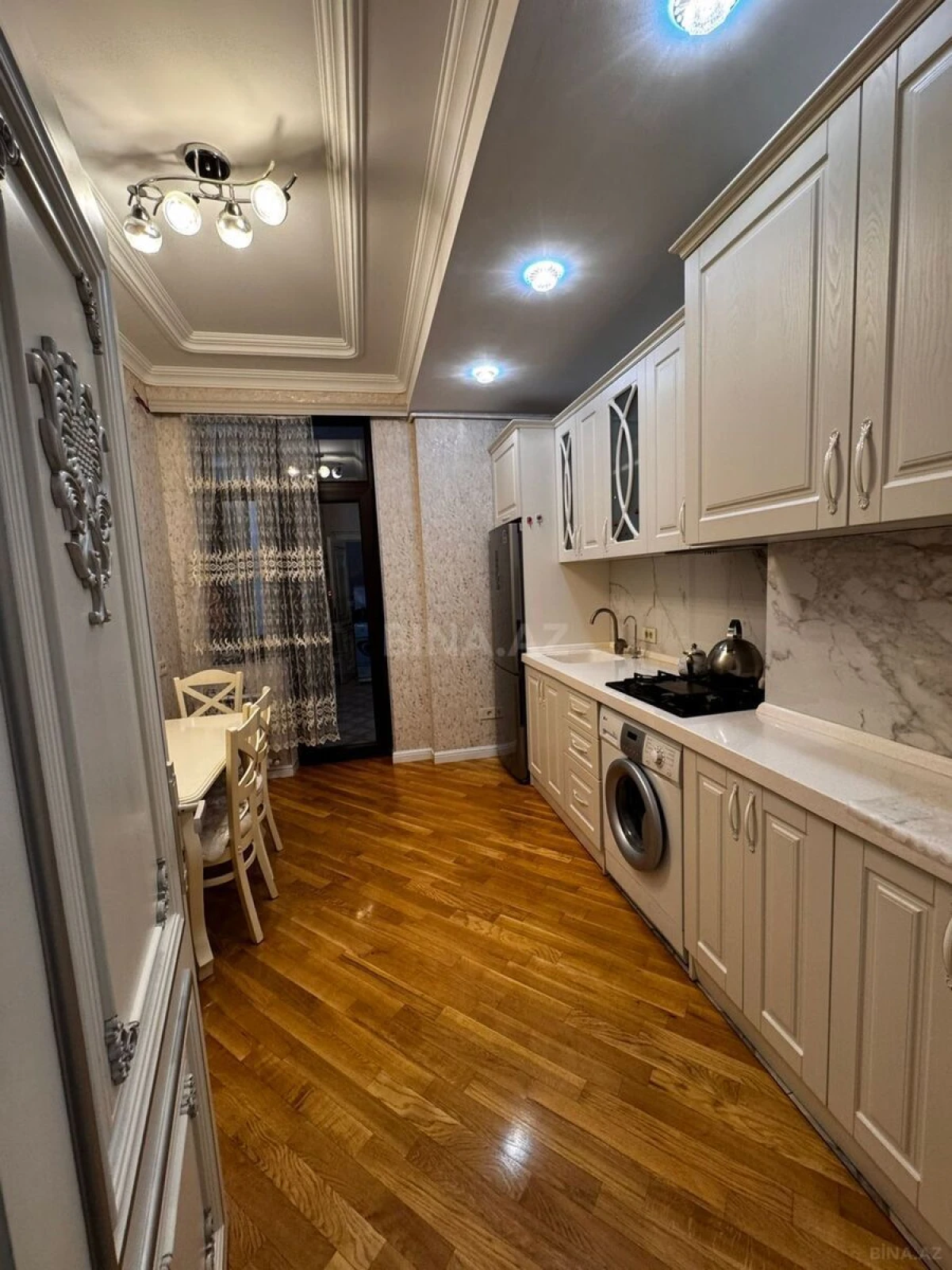 Satılır 3 otaqlı mənzil 98 m²