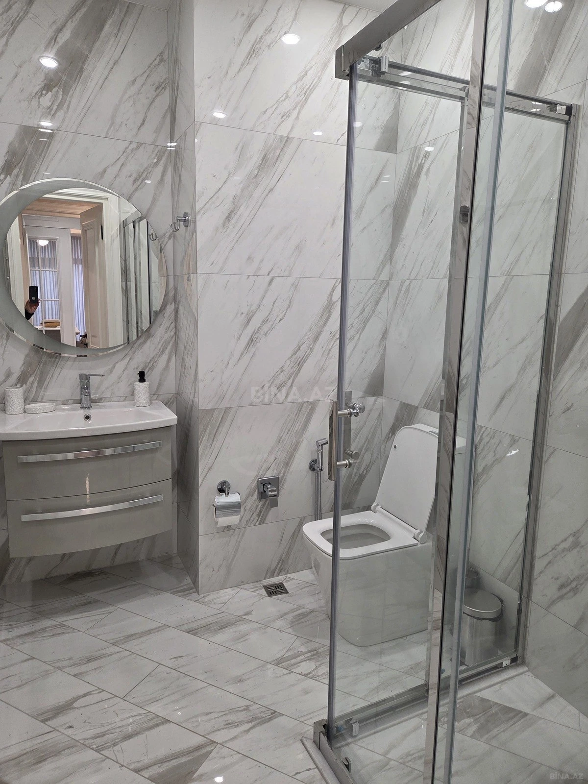 Kirayə verilir 2 otaqlı mənzil 120 m²