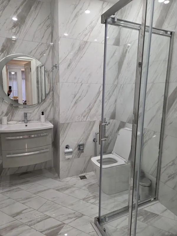 Kirayə verilir 2 otaqlı mənzil 120 m²