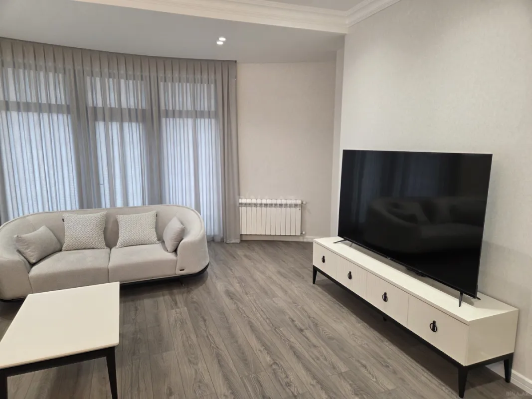 Kirayə verilir 2 otaqlı mənzil 120 m²