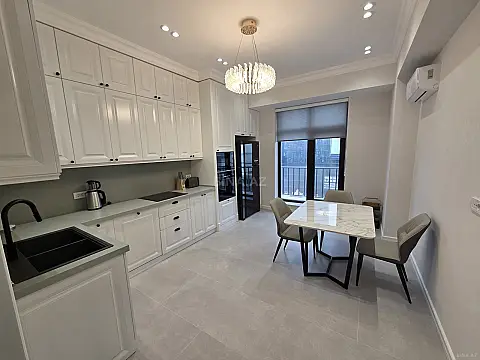 Kirayə verilir 2 otaqlı mənzil 120 m²