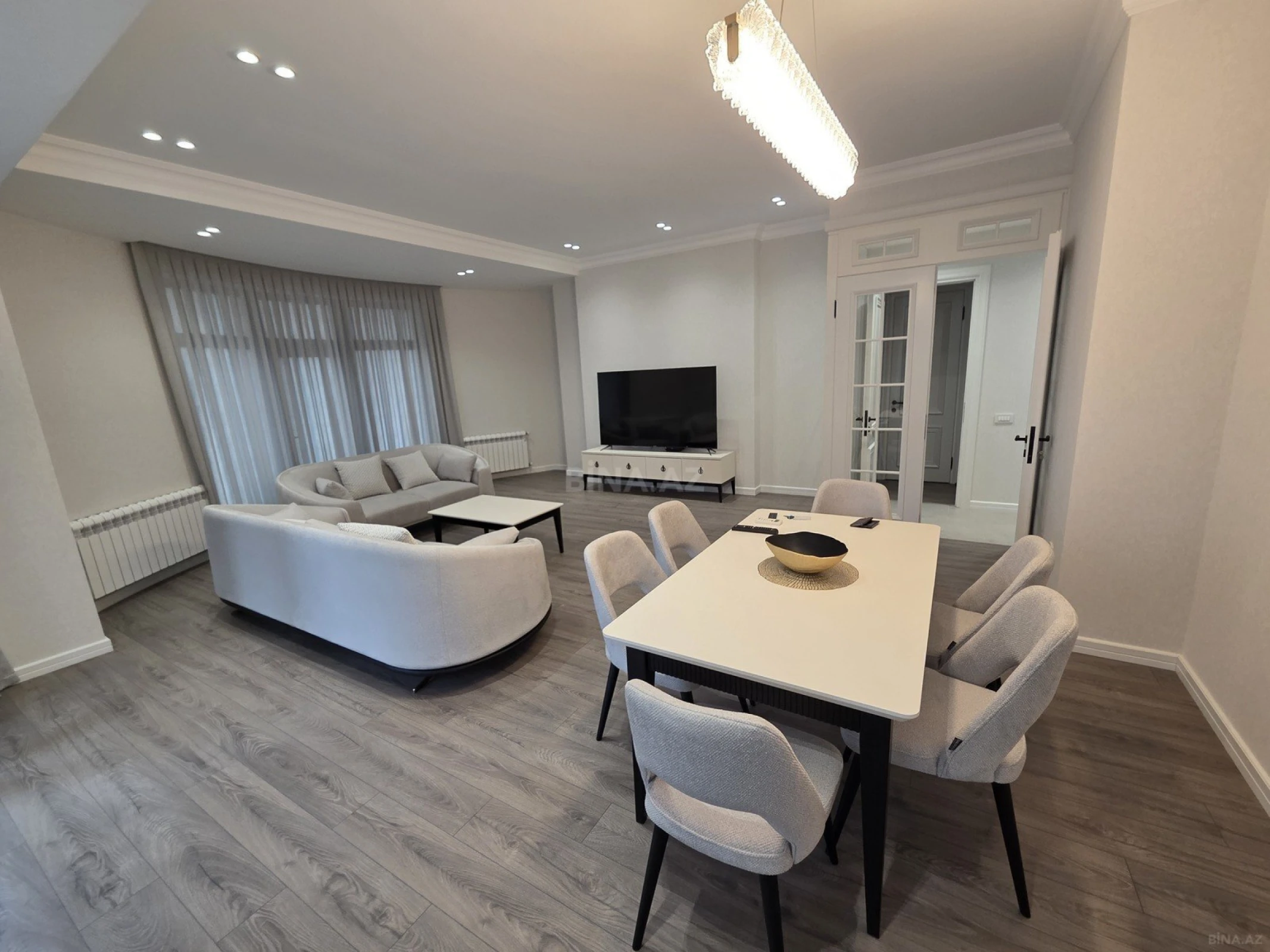 Kirayə verilir 2 otaqlı mənzil 120 m²