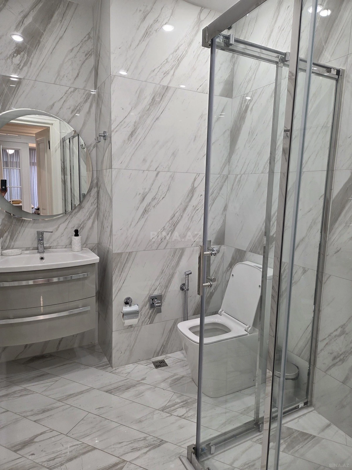 Kirayə verilir 2 otaqlı mənzil 120 m²