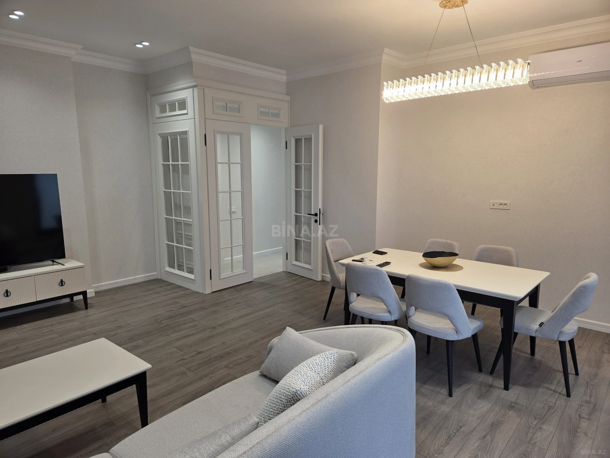 Kirayə verilir 2 otaqlı mənzil 120 m²