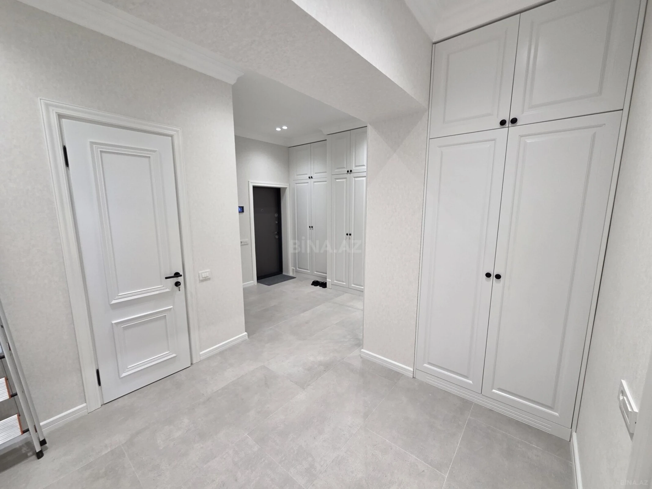 Kirayə verilir 2 otaqlı mənzil 120 m²