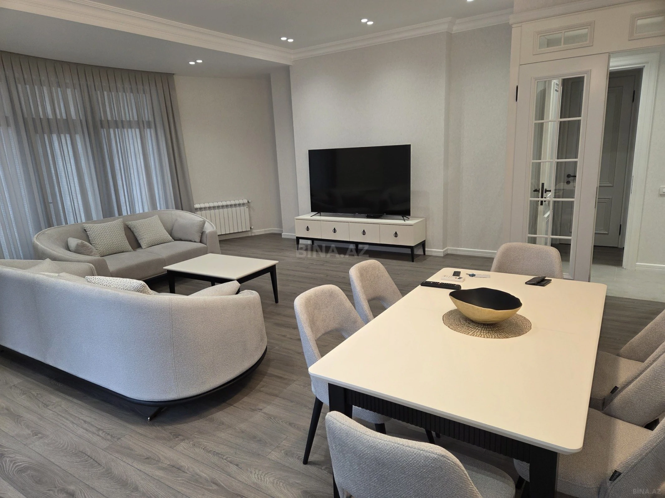 Kirayə verilir 2 otaqlı mənzil 120 m²