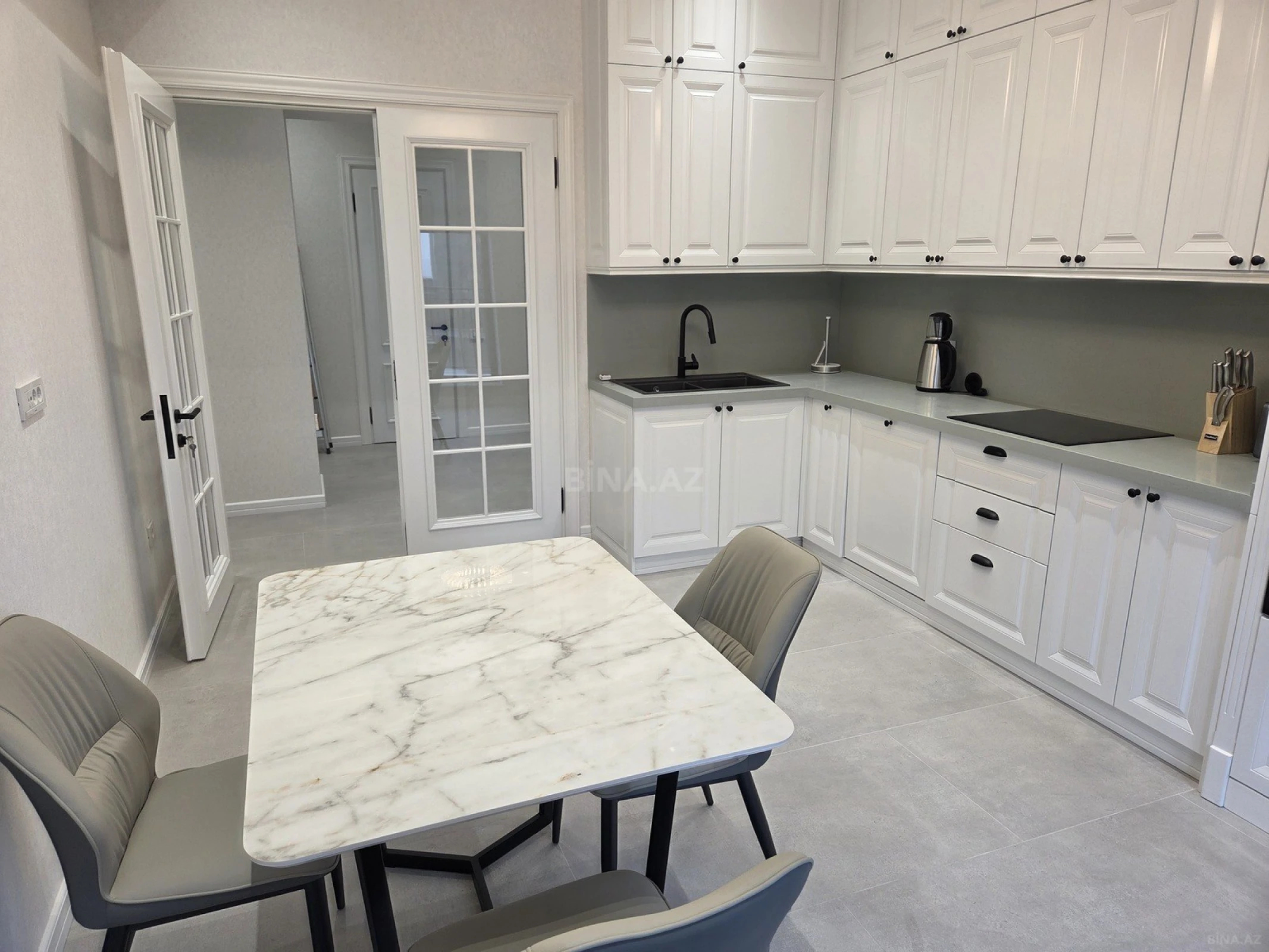 Kirayə verilir 2 otaqlı mənzil 120 m²