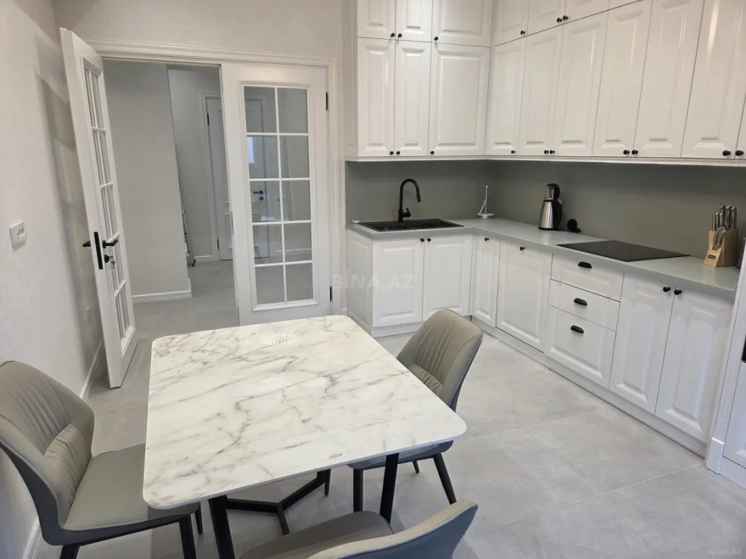 Kirayə verilir 2 otaqlı mənzil 120 m²