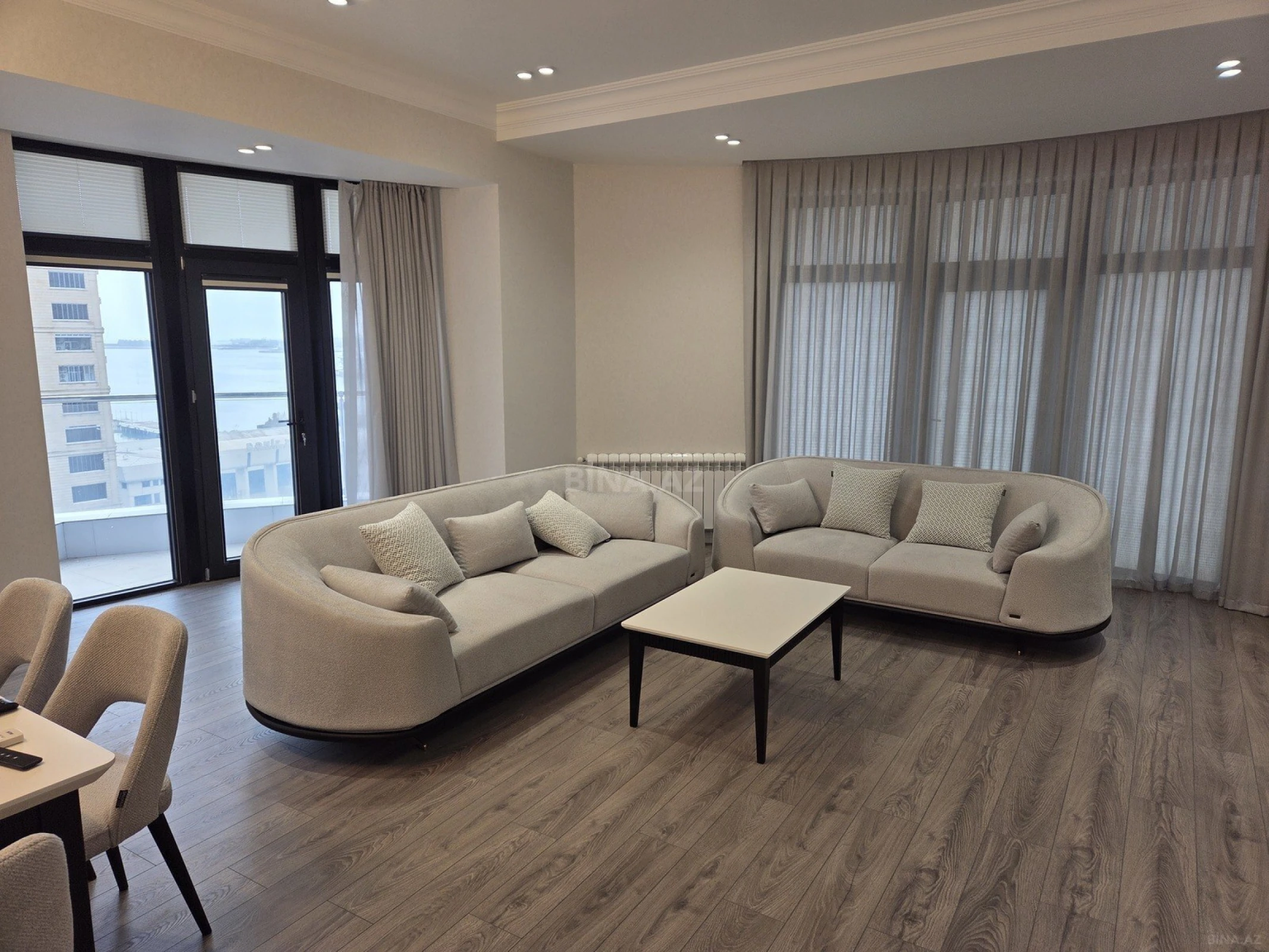 Kirayə verilir 2 otaqlı mənzil 120 m²