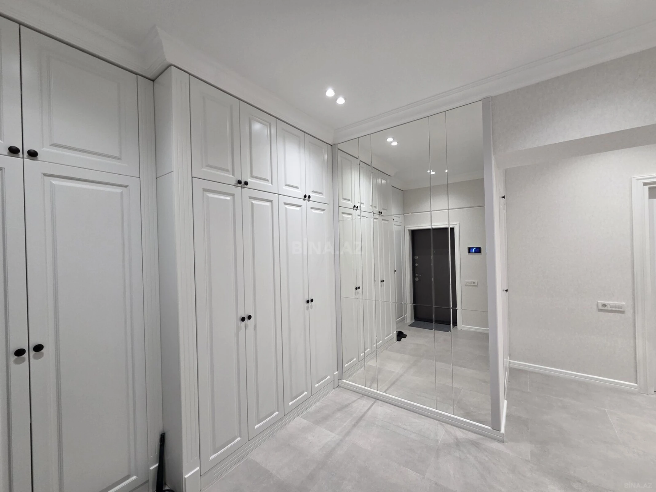 Kirayə verilir 2 otaqlı mənzil 120 m²