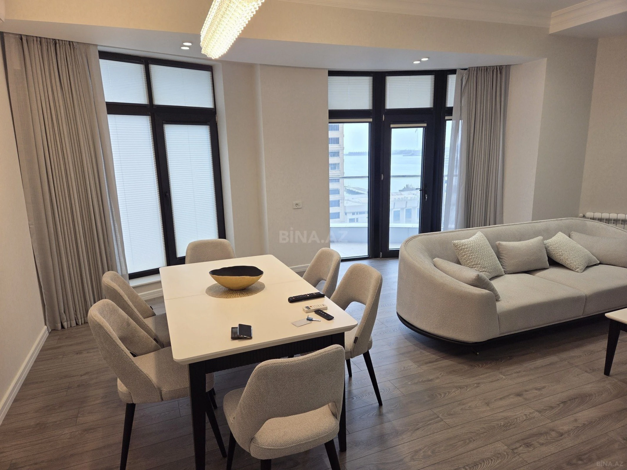 Kirayə verilir 2 otaqlı mənzil 120 m²