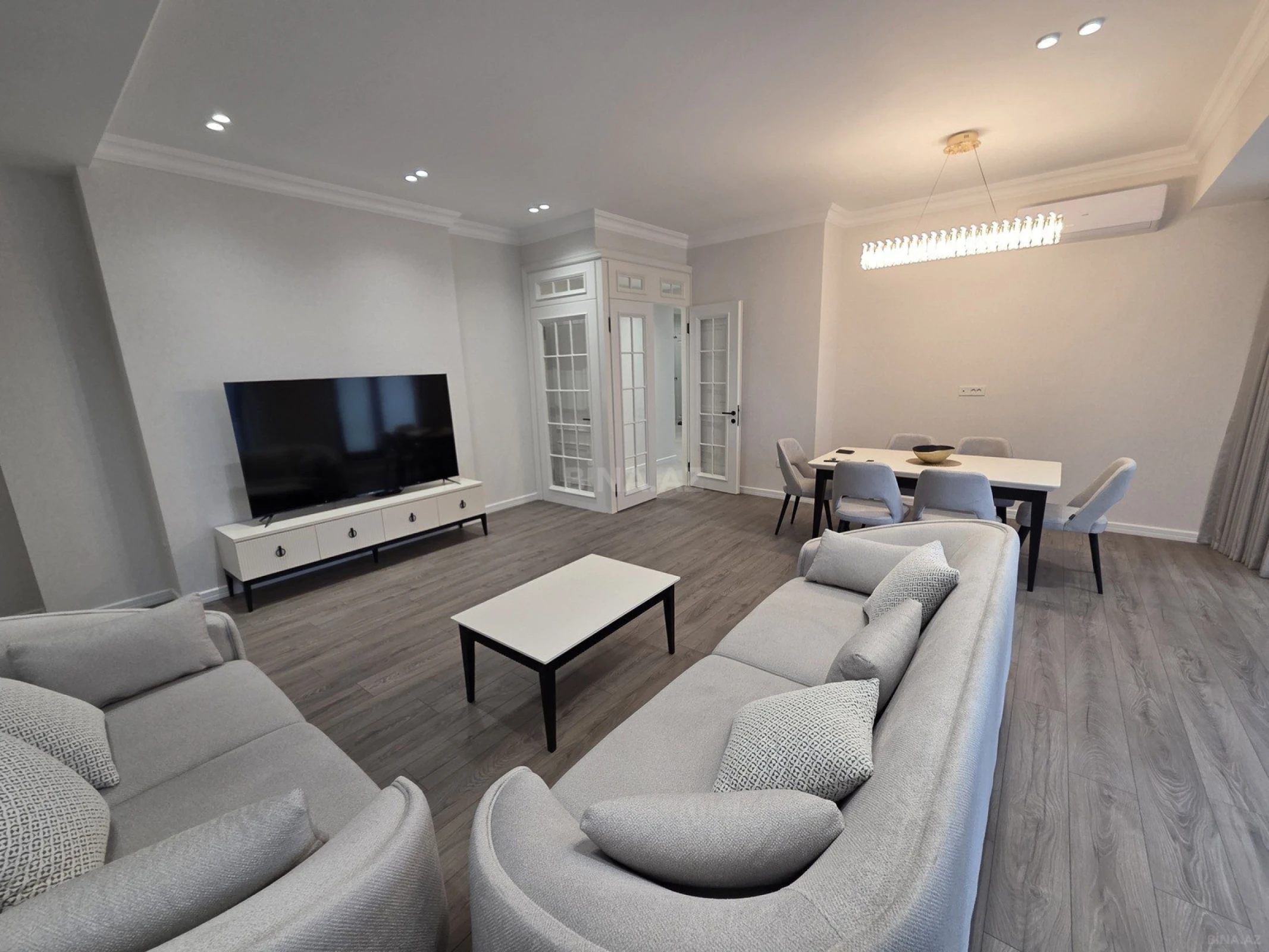 Kirayə verilir 2 otaqlı mənzil 120 m²