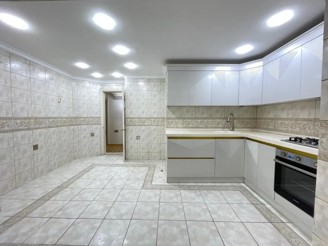 Satılır 4 otaqlı mənzil 130 m²