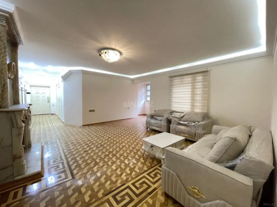 Satılır 4 otaqlı mənzil 130 m²