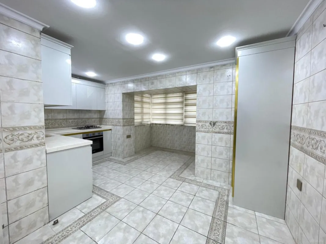 Satılır 4 otaqlı mənzil 130 m²