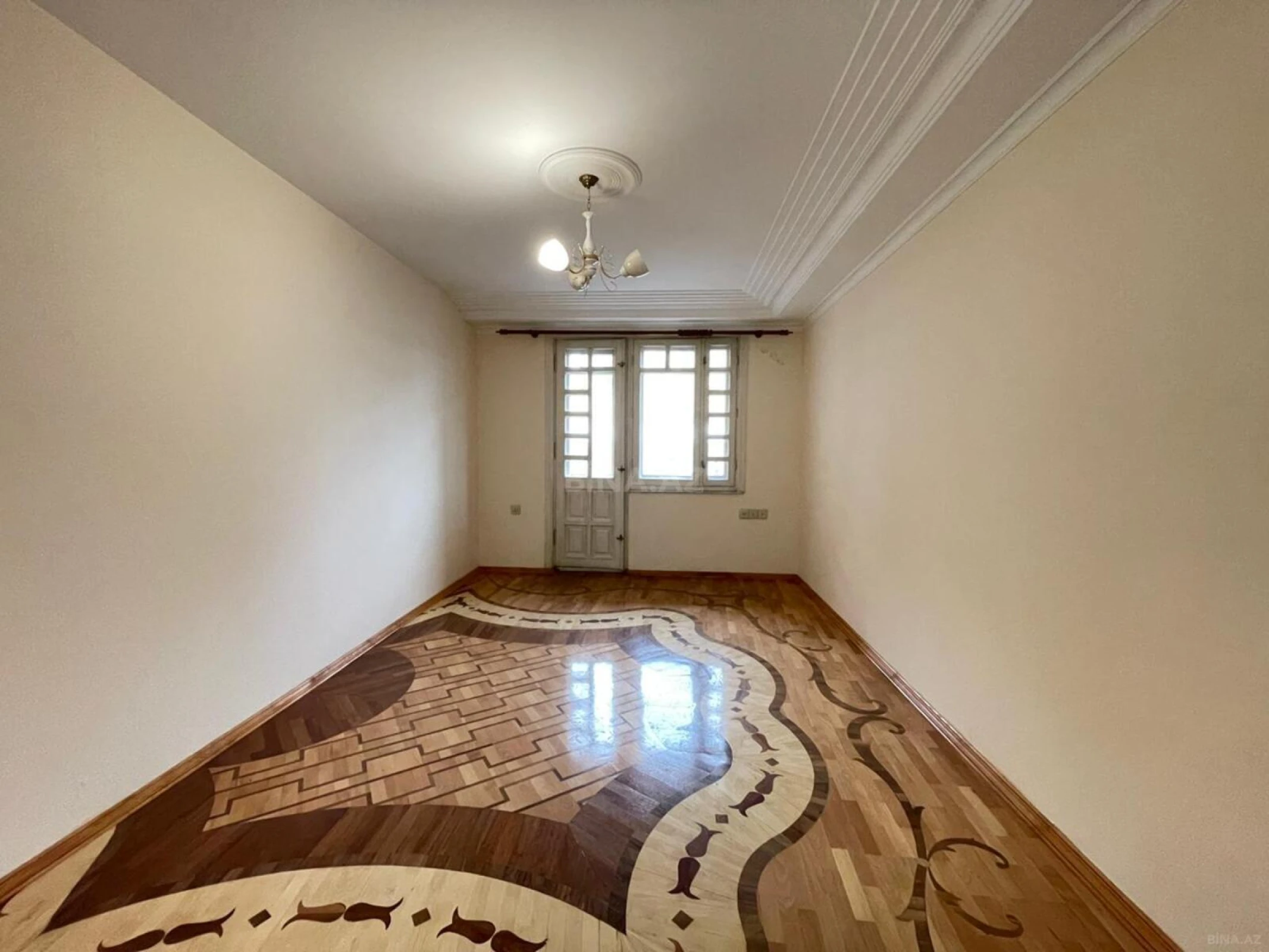 Satılır 4 otaqlı mənzil 130 m²