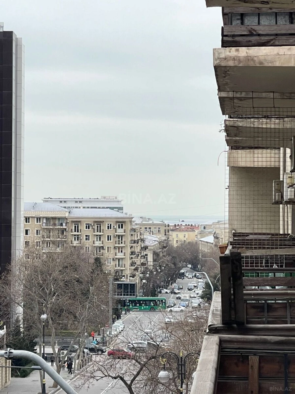 Satılır 4 otaqlı mənzil 130 m²