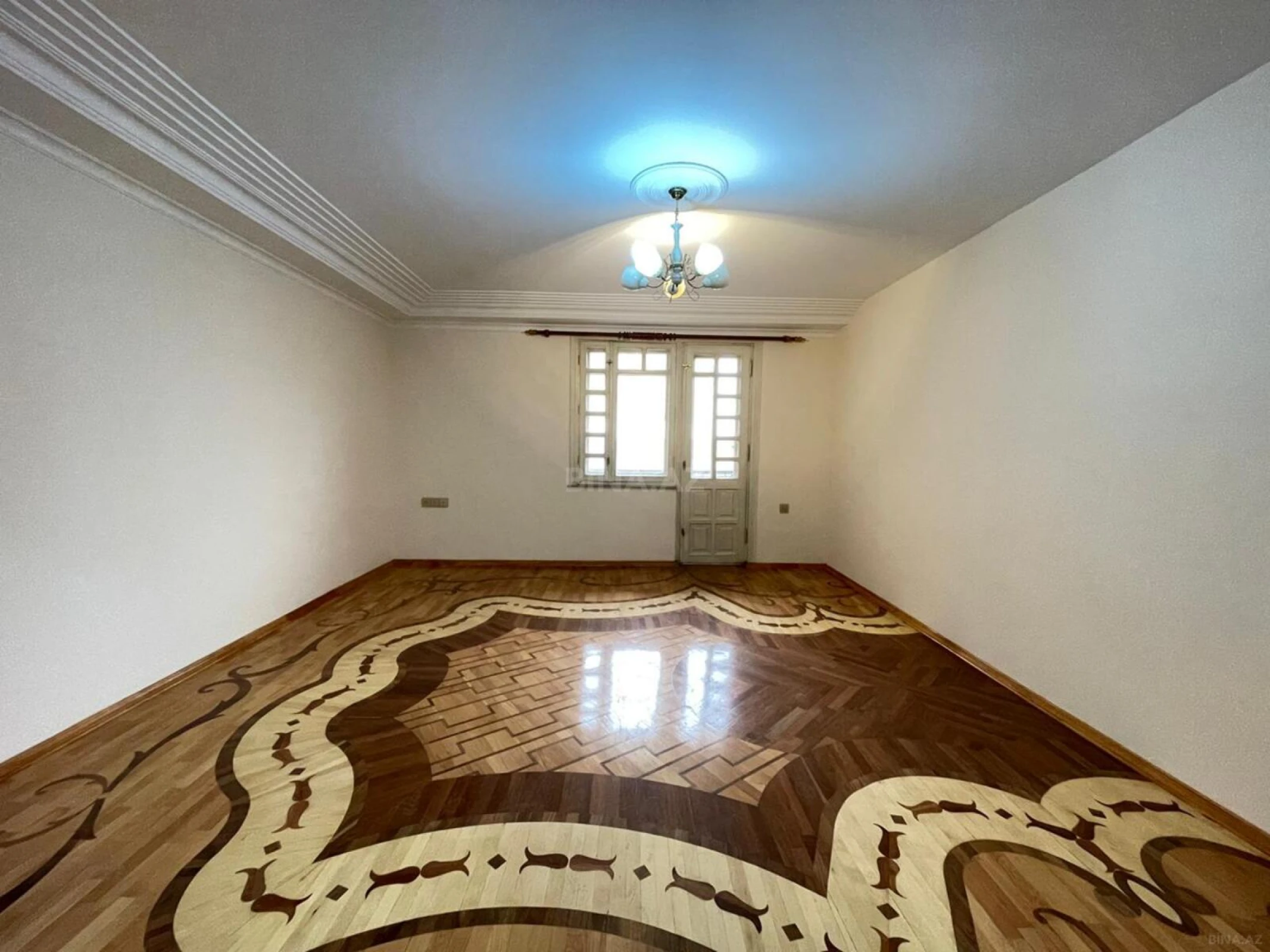 Satılır 4 otaqlı mənzil 130 m²