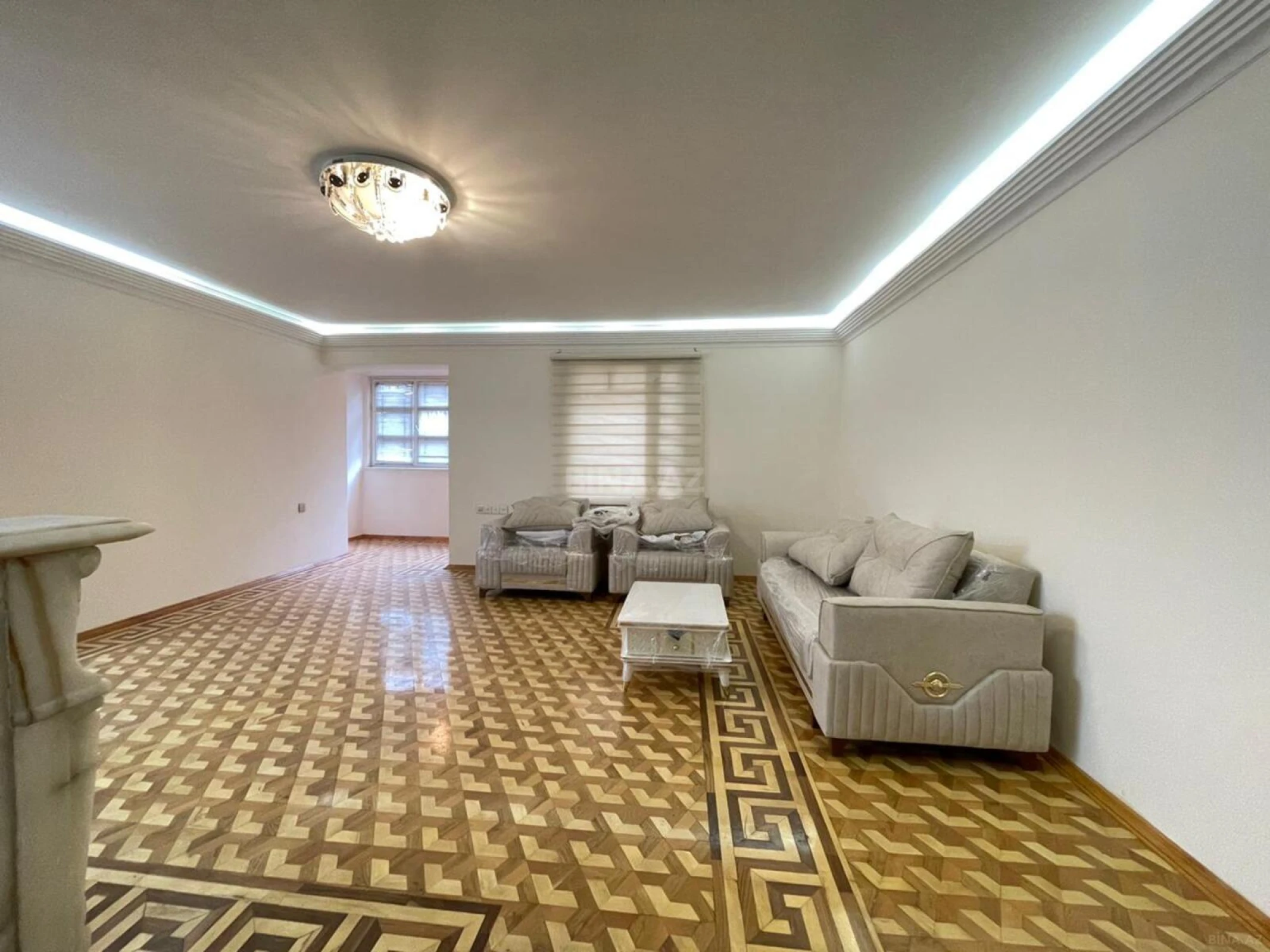 Satılır 4 otaqlı mənzil 130 m²