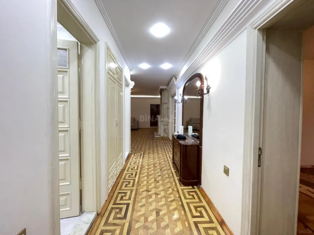Satılır 4 otaqlı mənzil 130 m²