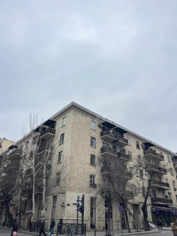 Satılır 4 otaqlı mənzil 130 m²