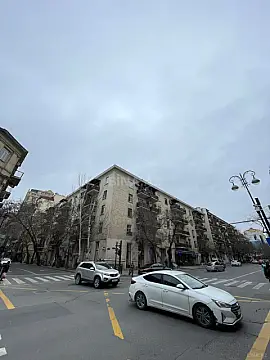 Satılır 4 otaqlı mənzil 130 m² — Bakı 4 otaq 130.00 m²