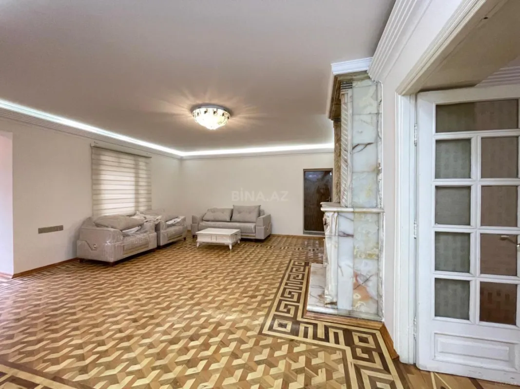 Satılır 4 otaqlı mənzil 130 m²