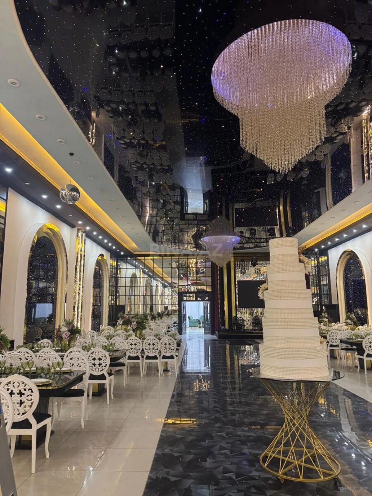 Satılır obyekt 1048 m²