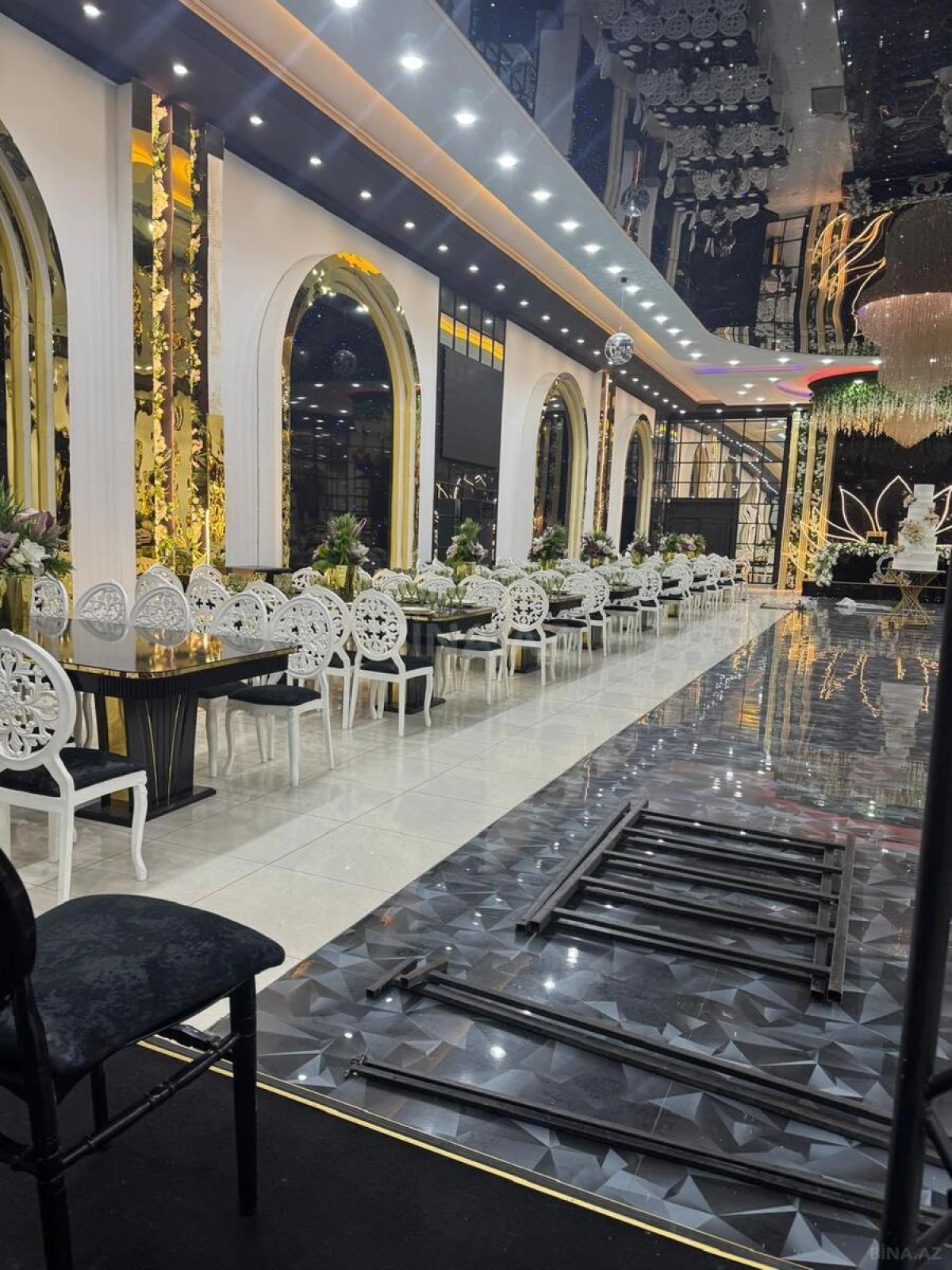 Satılır obyekt 1048 m²