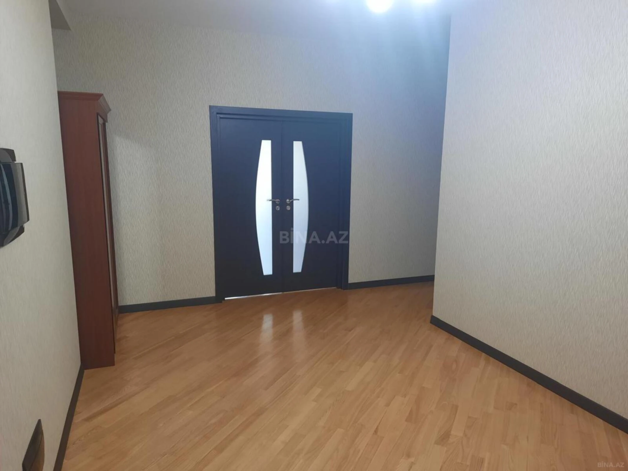 Kirayə verilir 3 otaqlı mənzil 138 m²