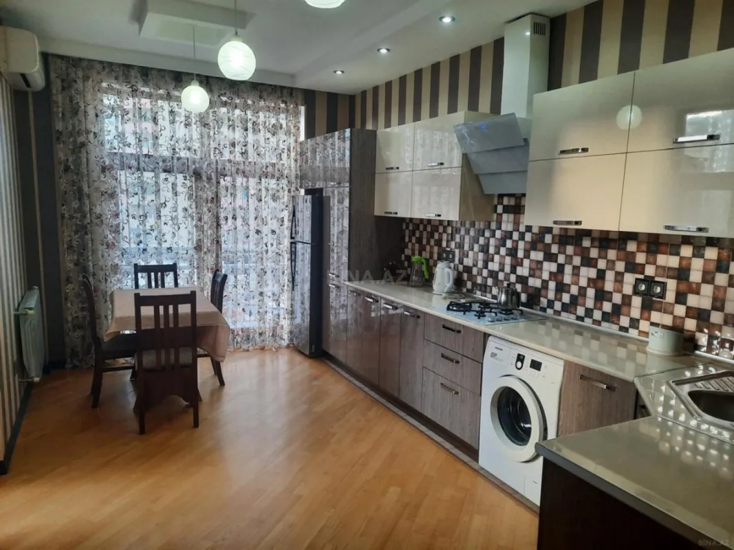 Kirayə verilir 3 otaqlı mənzil 138 m²