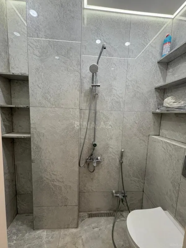Satılır 2 otaqlı mənzil 73 m²