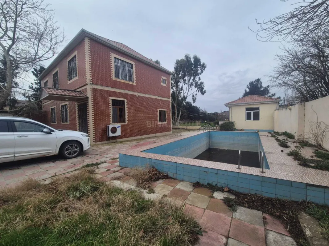 Satılır 7 otaqlı həyət evi 450 m²