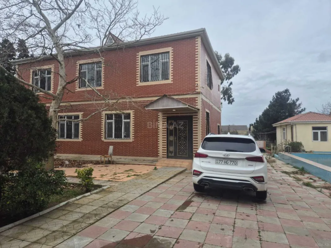 Satılır 7 otaqlı həyət evi 450 m²