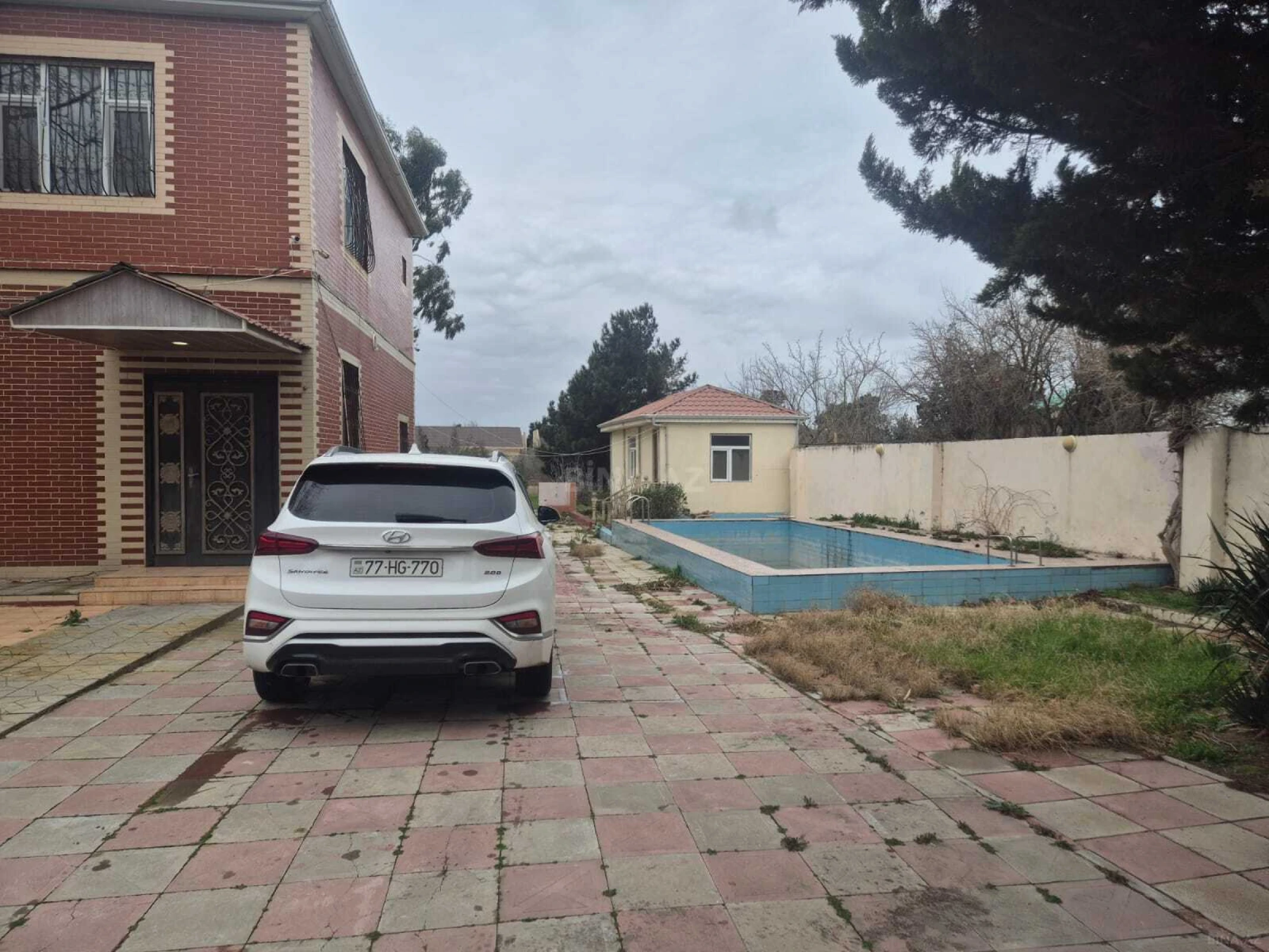 Satılır 7 otaqlı həyət evi 450 m²