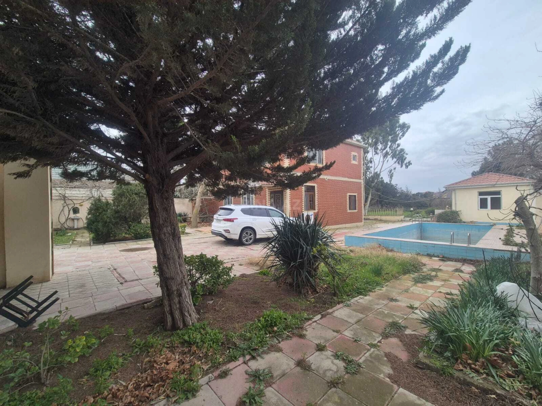 Satılır 7 otaqlı həyət evi 450 m²