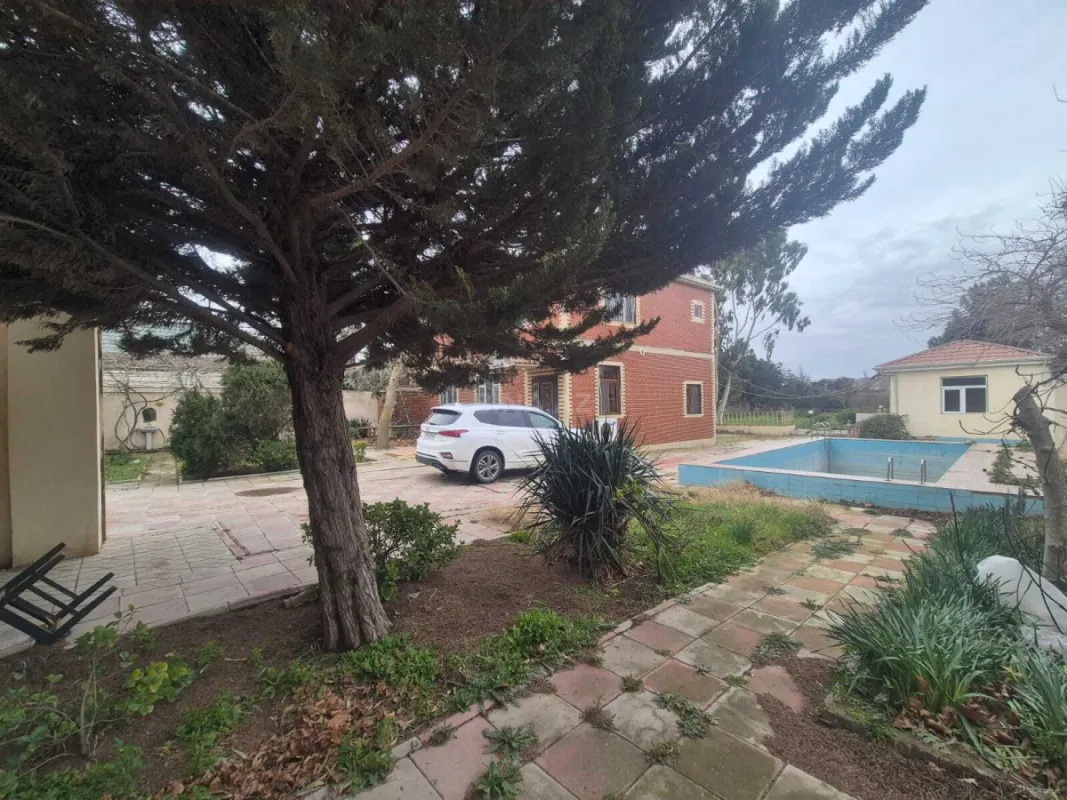 Satılır 7 otaqlı həyət evi 450 m²