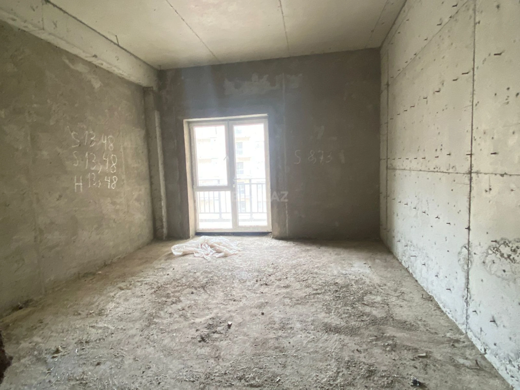 Satılır 3 otaqlı mənzil 130 m²