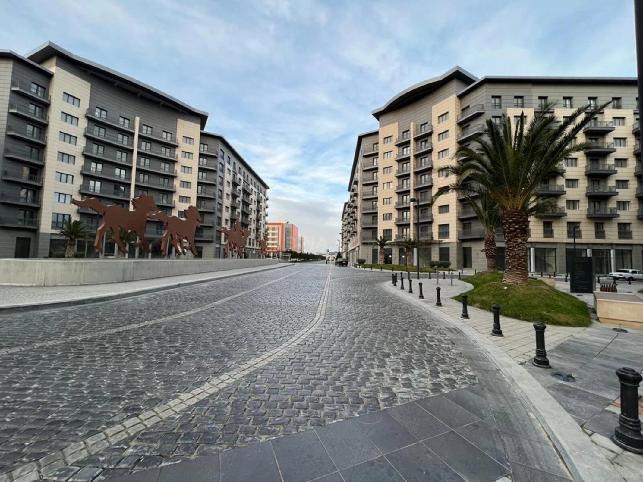 Satılır 3 otaqlı mənzil 130 m²