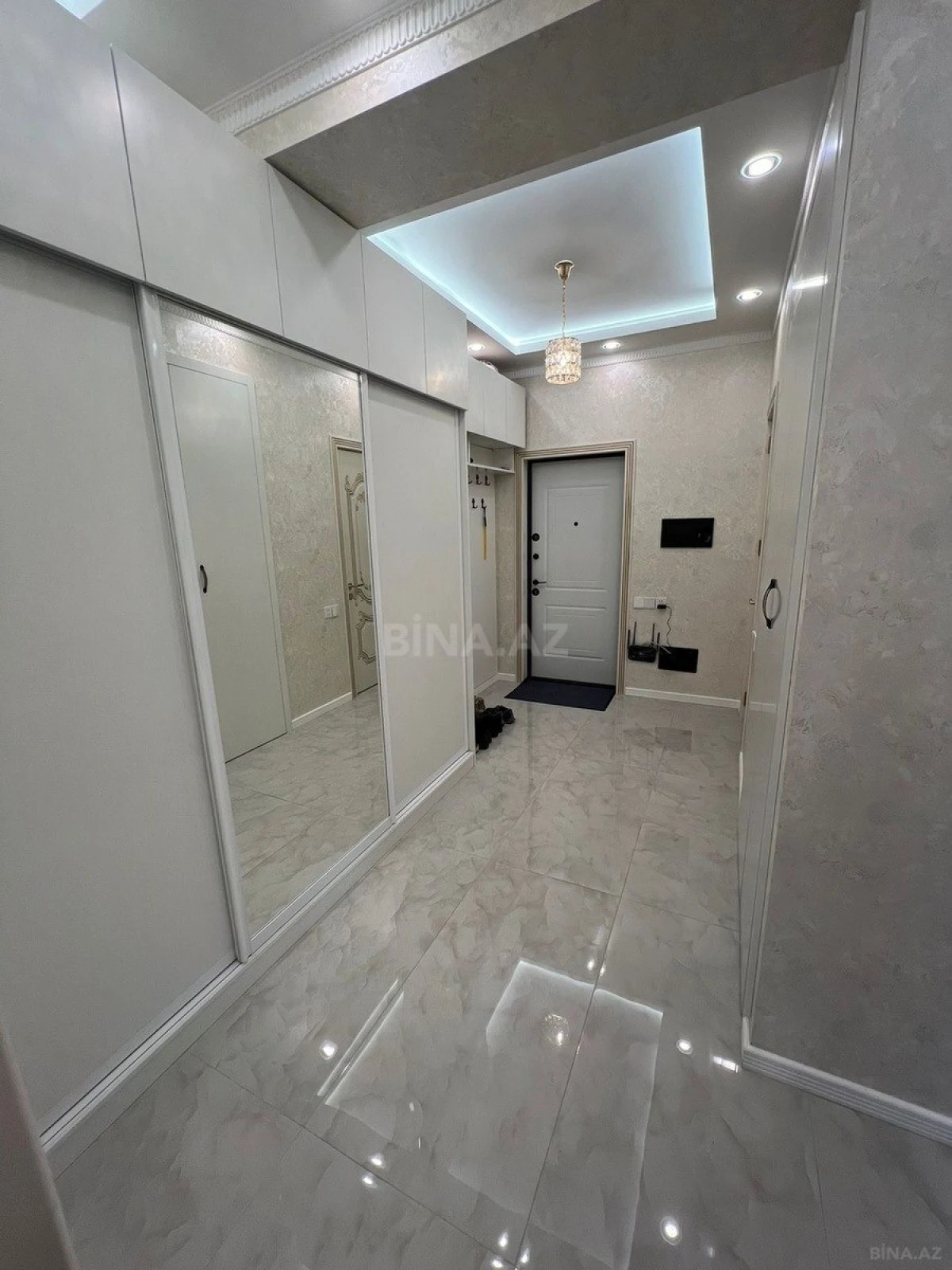 Satılır 4 otaqlı mənzil 100 m²