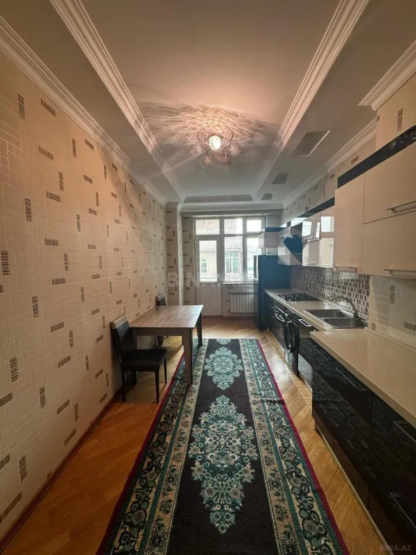 Kirayə verilir 3 otaqlı mənzil 165 m²