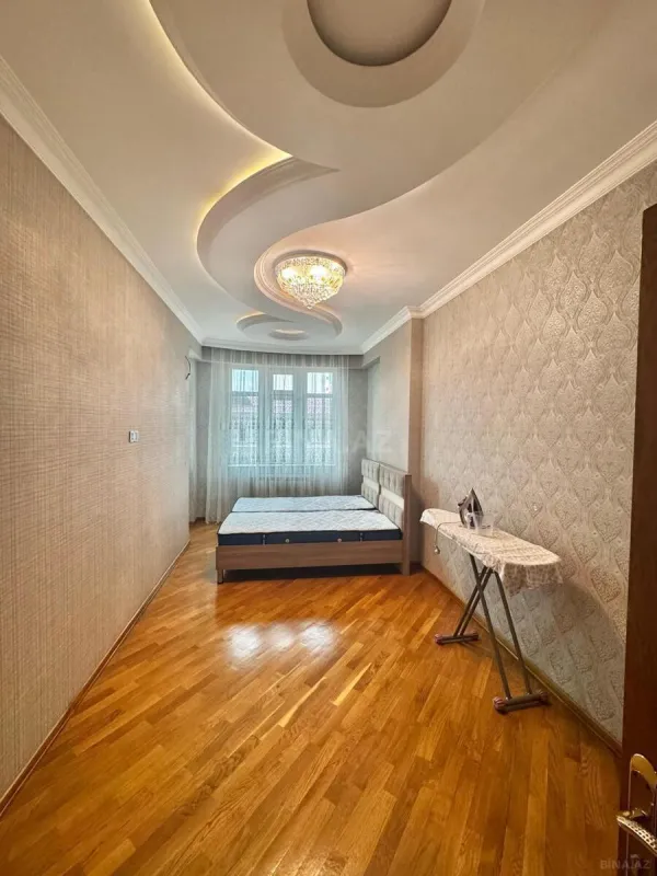Kirayə verilir 3 otaqlı mənzil 165 m²