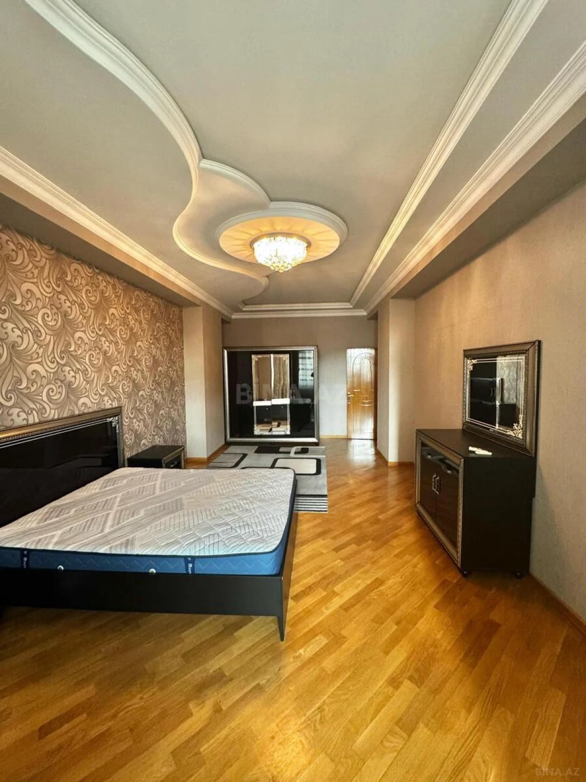 Kirayə verilir 3 otaqlı mənzil 165 m²