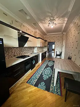 Kirayə verilir 3 otaqlı mənzil 165 m²